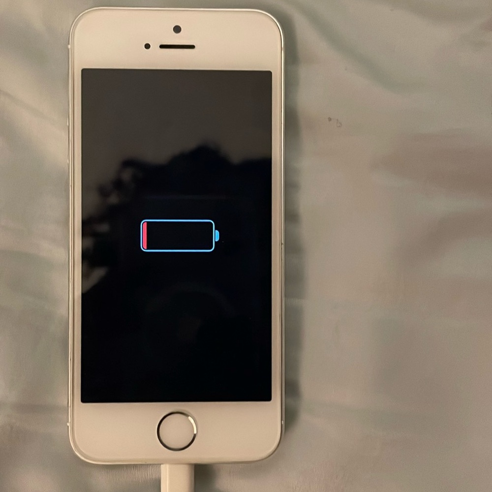 iPhone 5 unlocked, no scratches or cracks still working